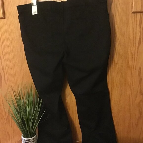 NWT Lee Plus Regular Fit Bootcut Mid-Rise Jeans Black size- 28W Long - Picture 8 of 8